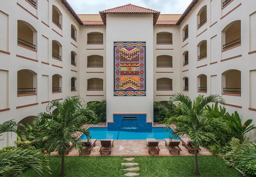 Sea Cliff Court Hotel & Luxury Apartments - Image 1