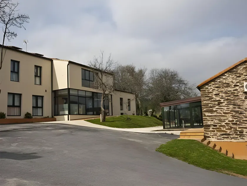 Hotel Amenal - Image 1