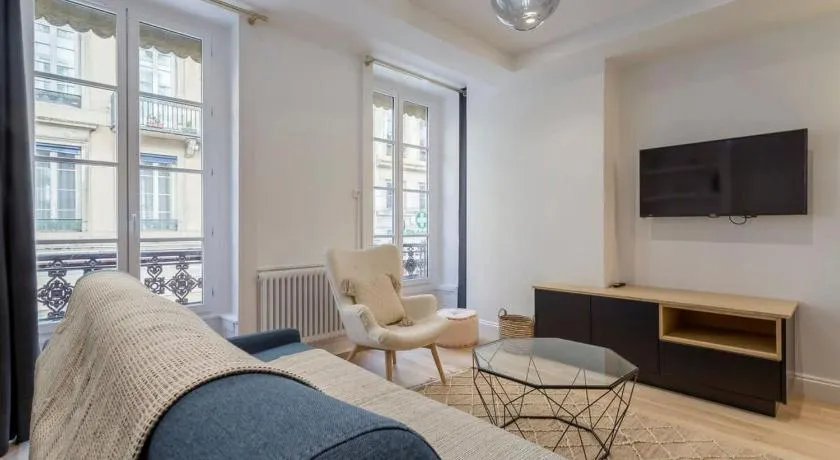 Superb apartment in the heart of the peninsula - Air-conditioned - Image 1