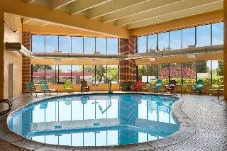 Howard Johnson Hotel South Portland - Image 1
