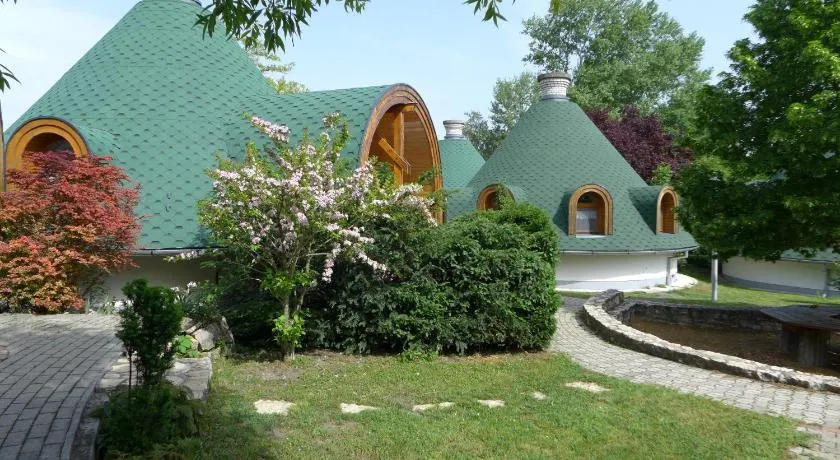 Gesztenye Nyaralópark - Image 1