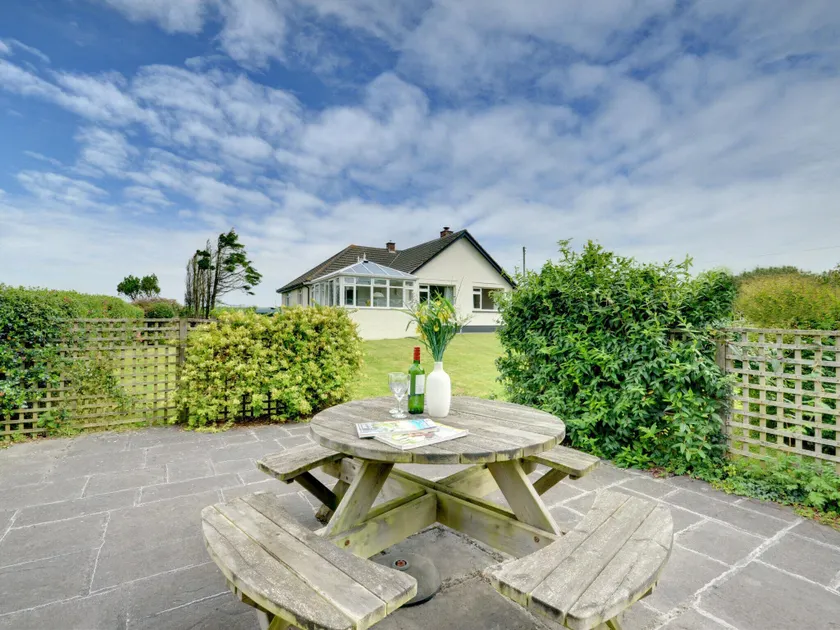 Restful Holiday Home in Morwenstow near Sandymouth Bay Beach - Image 1