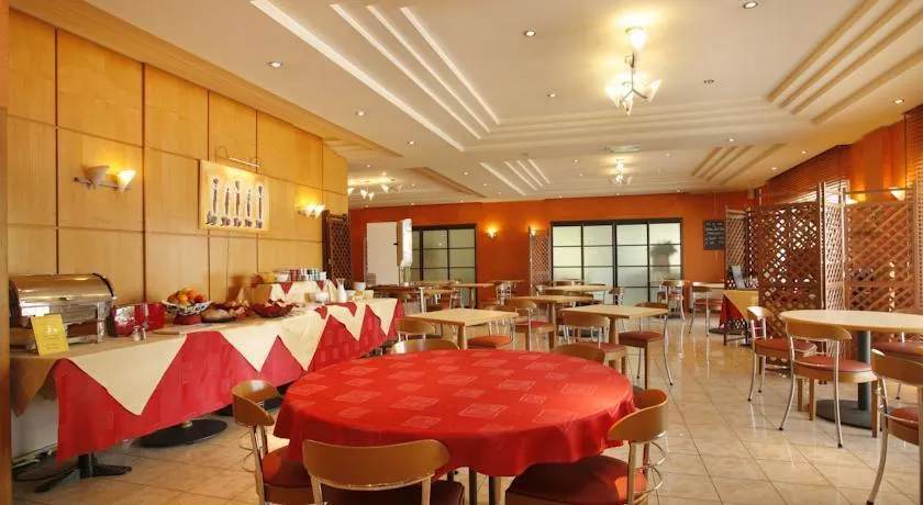 INTER-HOTEL LE MOULIN ROUGE - Image 1