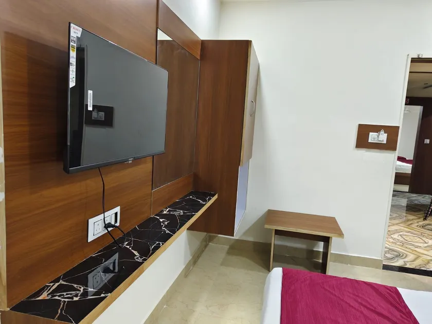 Hotel MARUTI R Drive Inn Road - Image 1