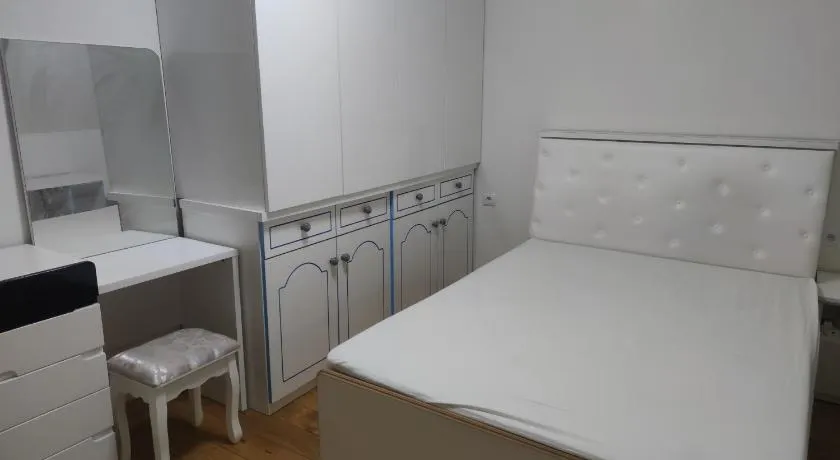 Chambre privée à Bobigny -Salle de bain et toilettes communes, pas de cuisine, check-in après 19h - Image 1