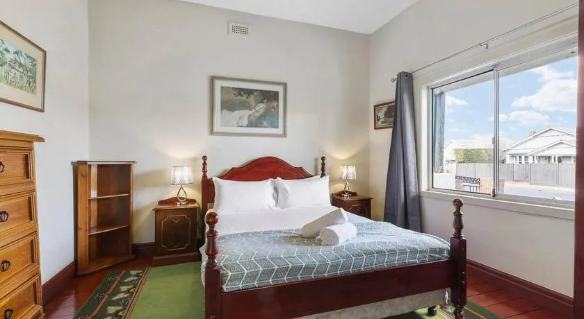 Spacious Urban Delight in Coburg - Image 1