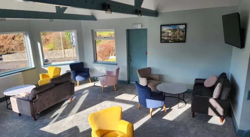 King's Knoll Hotel - Image 1