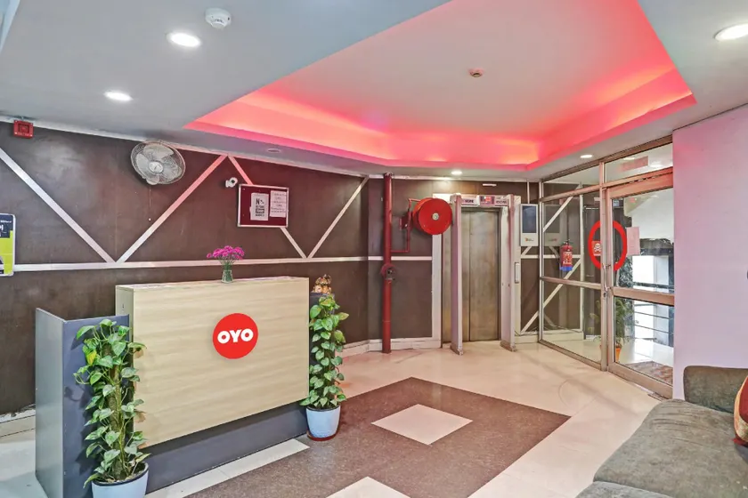 Hotel O Red Stay Near VS Mall - Image 1
