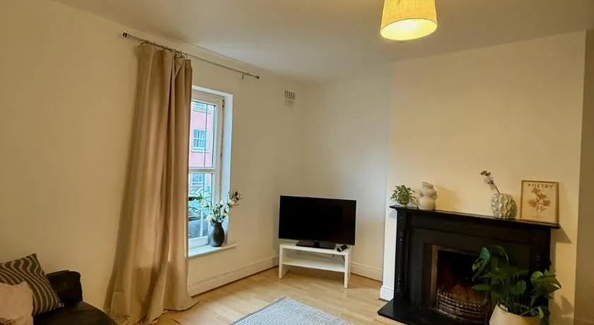 Private City Centre Apartment - Image 1