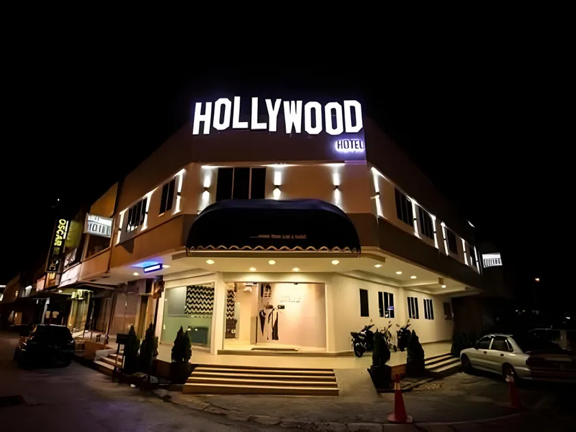 Hollywood Hotel - Image 1