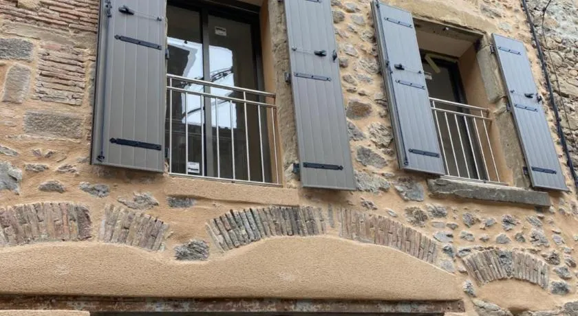 Appartements neufs avec garages dans maison de village - Image 1