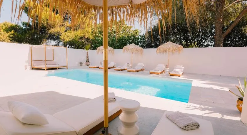Le Chai 9, demeure et gîtes de charme avec Piscine et espace Spa - Image 1