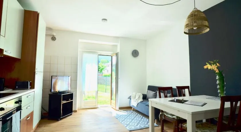 Casa Boller di TSS' - Ideale per Famiglie, Supermercato a 20m & Car Parking - Image 1