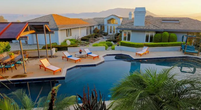 Modern Château - Lap Pool, Weddings, Wine & Beach - Image 1