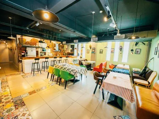 Chengdu Walking Season Hostel - Image 1