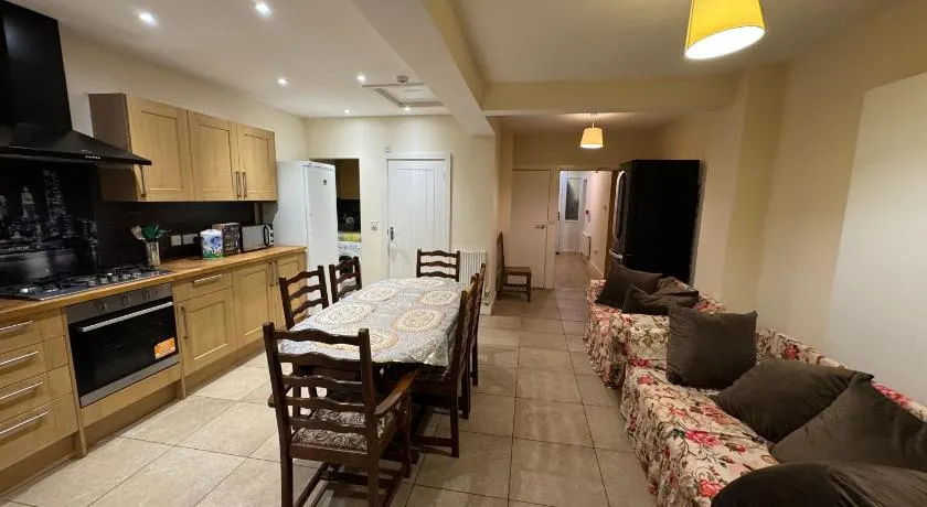 Oxford Ensuite Villa Park View Free Parking Six Large Rooms Very Rare - Image 1