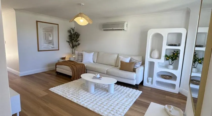 Sunset Coast Retreat - Walk to beach - Free Parking - Image 1