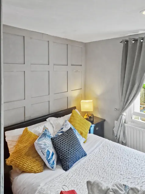 Cosy Studio in Hampton Hill short Walk to Bushy Park with Free Parking and WiFi and Pets welcome - Image 1