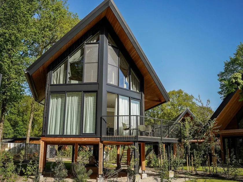Spacious Holiday Home With Garden - Image 1
