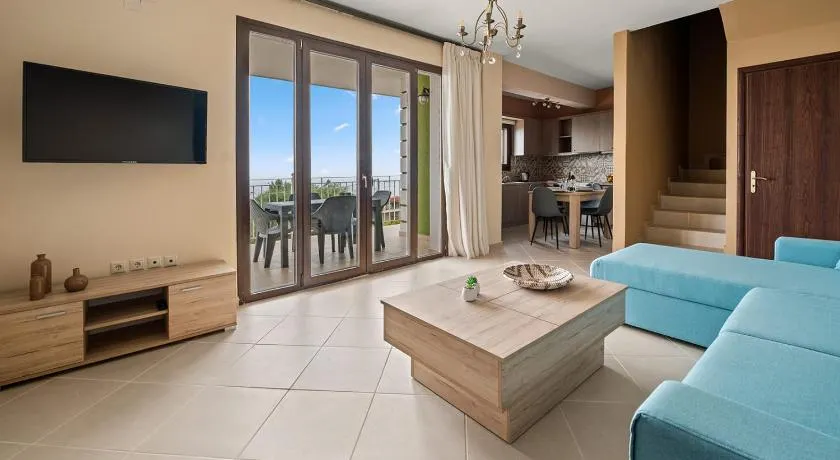 Lakis Residence - Image 1