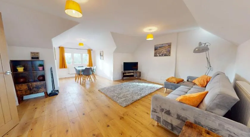 Stylish Georgian Apartment In An Ideal Location - Image 1