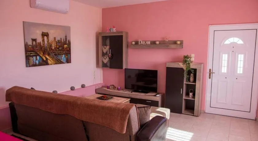 Efi's Home - Image 1