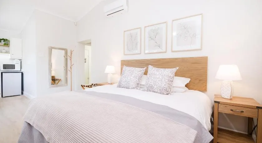 10VDW Self Catering Apartments-Newly Renovated! - Image 1