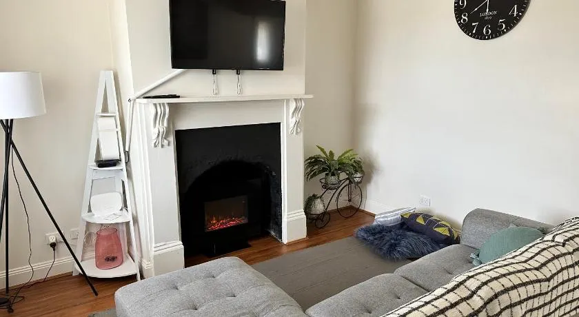 Cornelias Cottage Mount Gambier Central - Image 1