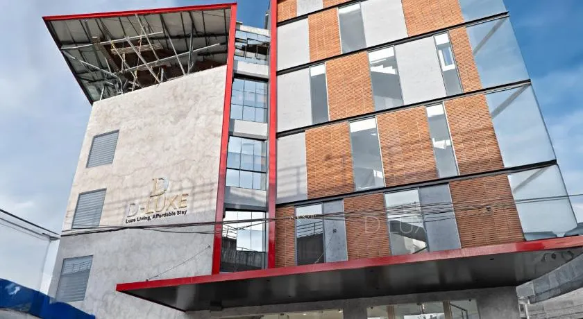 D-Luxe Hotel - Image 1