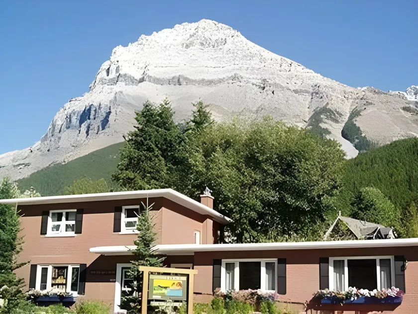 Canadian Rockies Inn - Adults only - Image 1