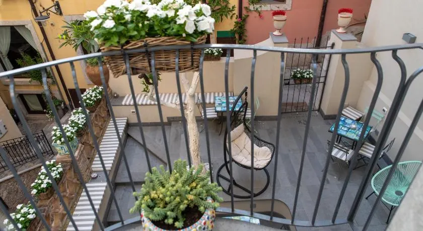 Villa D'Orville luxury suites Taormina - Image 1