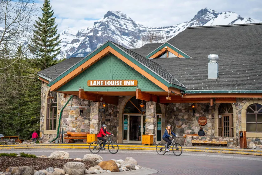 Lake Louise Inn - Image 1