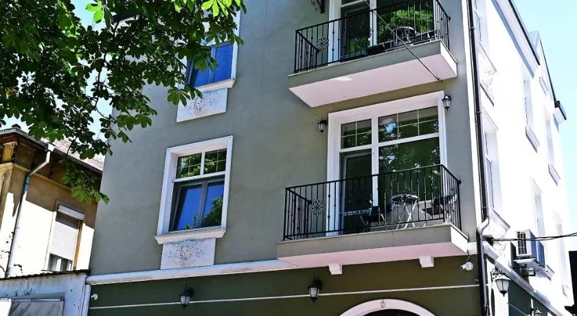The House - Central Boutique Apartments - Image 1