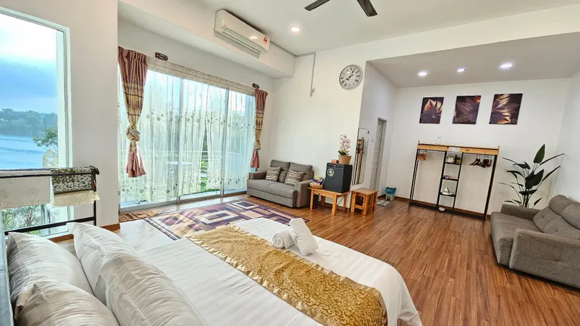 Homestay Ipoh Water Villa 28 (Corner Lot House) - Image 1