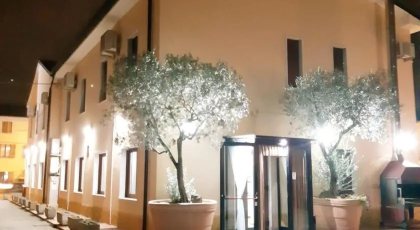 Hotel Ristorante Lilia - Image 1