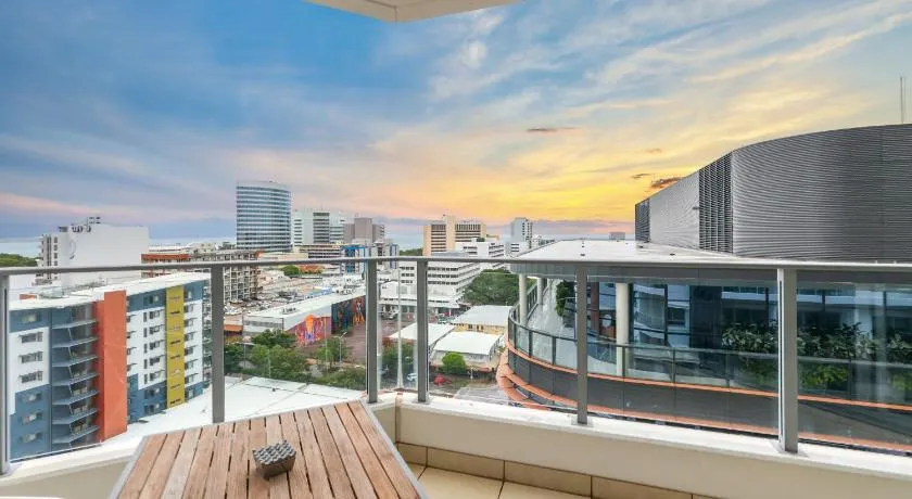 One bed Harbour and city views apartment - Image 1