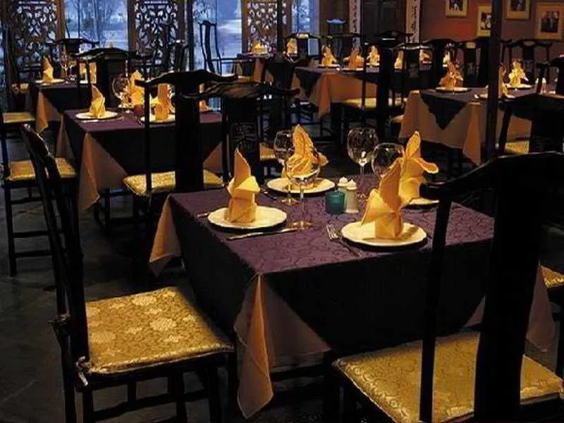 Auspicious Business Hotel - Image 1