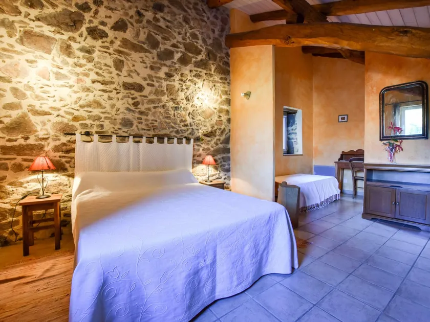 Holiday Home in Saint-Beauzire with Garden and Private Terrace - Image 1