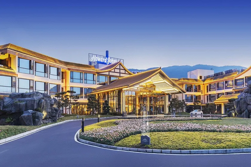 Xichang Zhongxin Howard Johnson Hot Spring Hotel (East Wing) - Image 1