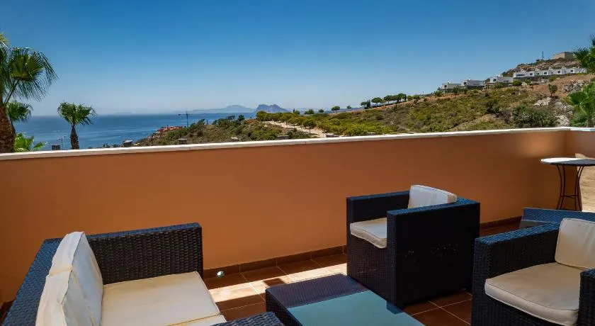 2055-Superb 2bedrooms apt, Gibraltar and sea view - Image 1