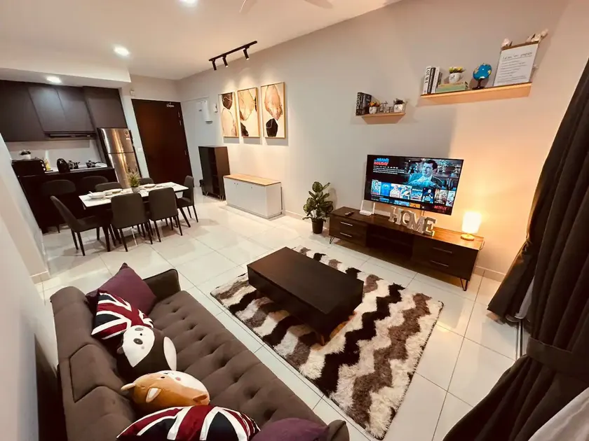 Inspirasi Mont Kiara 3 Rooms Balcony Free WIFI & Carpark By The Homez - Image 1