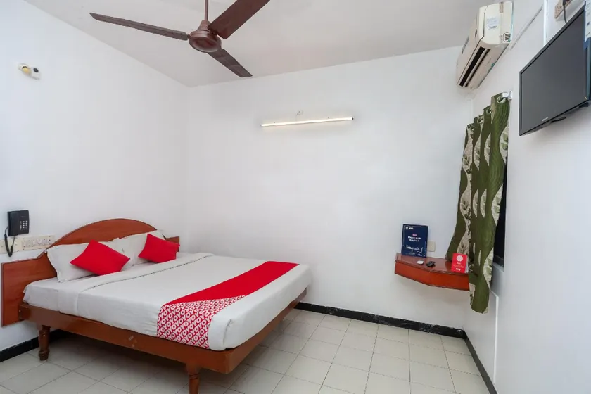 OYO Hotel Bliss Inn - Image 1