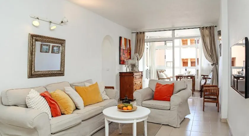 Cozy apartment near the sea with private parking - Image 1