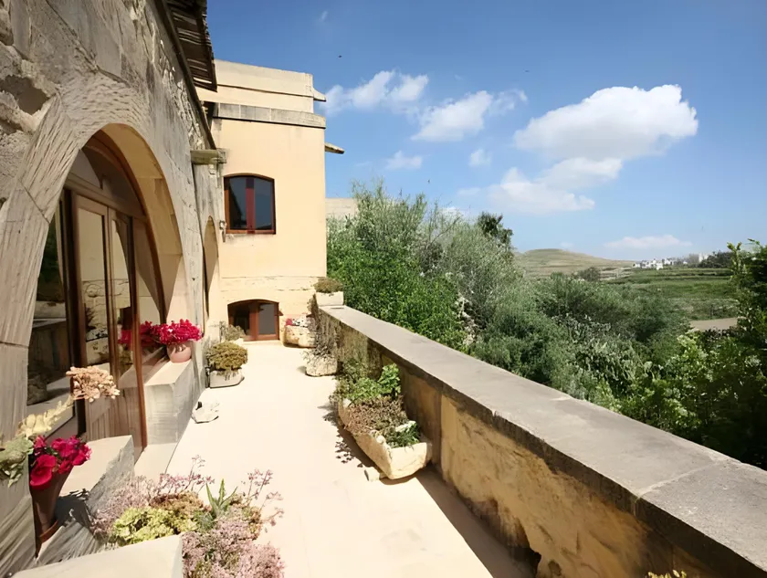Maria's B&B - Image 1