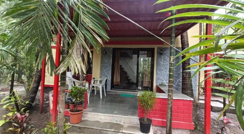NivaantatVicharays Palm View Family Room - Image 1
