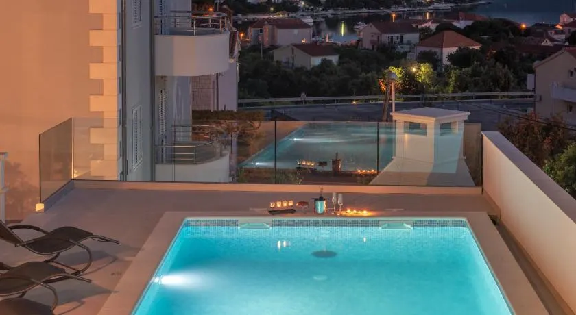 Voll ausgestattetes charmantes Apartment mit Terrasse, Pool und Garten | Strand in der Nähe - Image 1