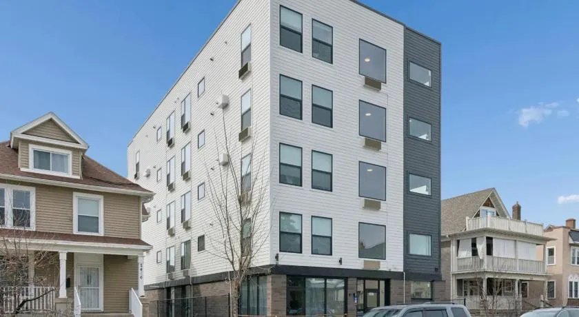 Valclyde Elevated Urban Haven - Image 1