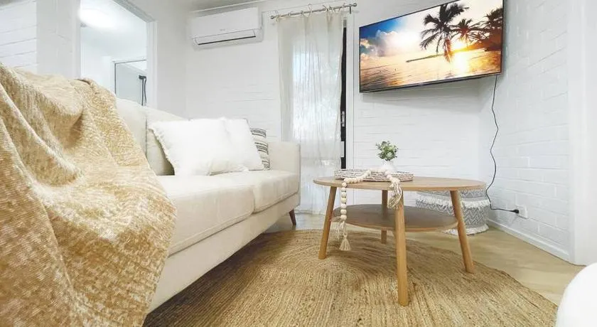Seafoam Hideaway - Oceanfront Stay for 4 - Image 1