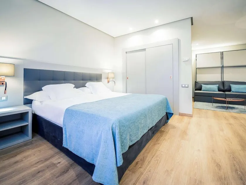 Hotel Carlton Rioja  - Image 1