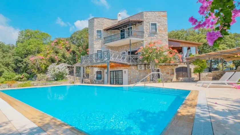 Fully Detached 6+1Villa with Private Pool in Bitez - Image 1